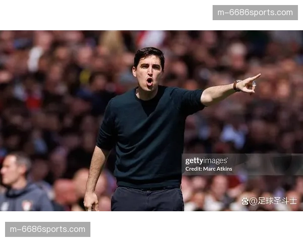 伯恩茅斯主帅伊劳拉战术成功 高位逼抢掐住枪手命门 伯恩茅斯主帅伊劳拉战术成功 高位逼抢掐住枪手命门