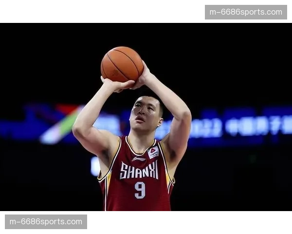 上海对阵新疆解析：闫鹏飞盖帽时机的防守站位选择